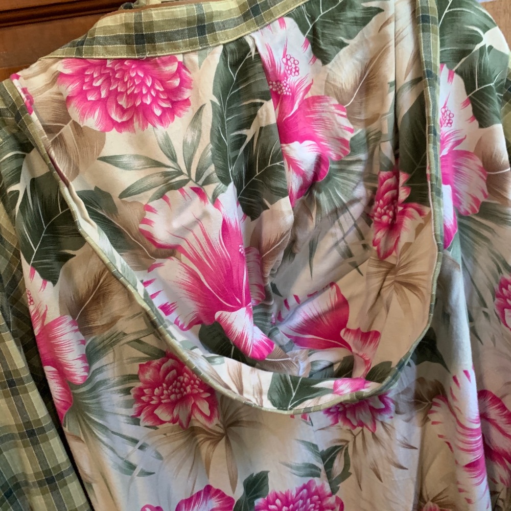 LF Floral Back Reworked Hooded Flannel - - Picture 4 of 4